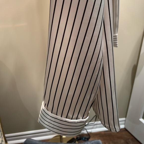 Jone New York Blouse Strip black in white.Excellent condition - Picture 7 of 16